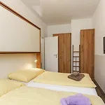 إيزي إبارتمنتس ريفرسايد *